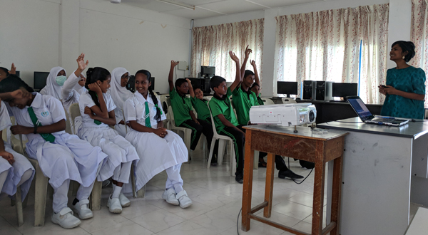 Aisha Niyaz teaching children